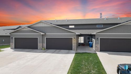 5405 S Seville Pl, Sioux Falls, SD, 57108-7572 | Card Image