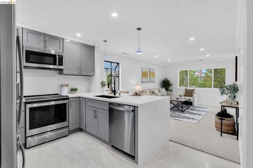 210 Chatham Ct, Pacheco, CA, 94553-5566 | Card Image