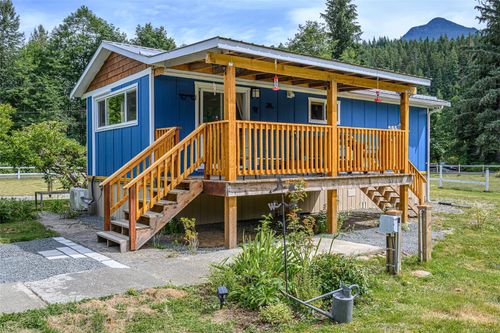 429 Community Rd, Sayward, BC, V0P1R0 | Card Image