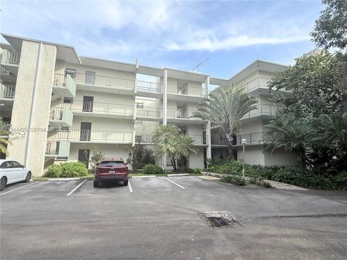 apt-2d-8951 N New River Canal Rd, Plantation, FL, 33324-3828 | Card Image