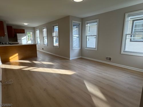 2-7 Grove St, Cranford, NJ, 07016-2927 | Card Image