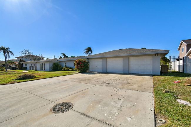 568 Johns Pass Ave, House other with 4 bedrooms, 3 bathrooms and null parking in MADEIRA BEACH FL | Image 7