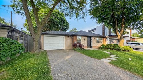 17 Evermede Dr, North York, ON, M3A2S2 | Card Image