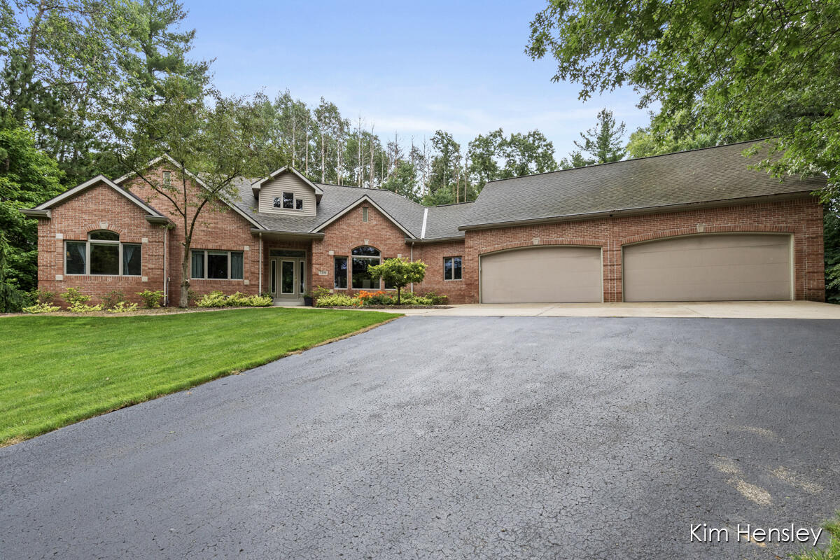 Bonasa Dr, Rockford, MI 49341