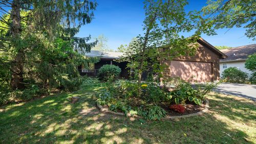 204 King Henry Rd Se, Poplar Grove, IL, 61065-8685 | Card Image