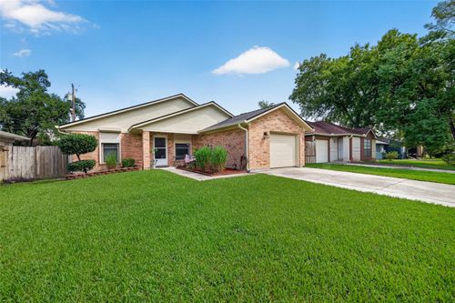 2316 29th Ave N, Texas City, TX, 77590-3927 | Card Image