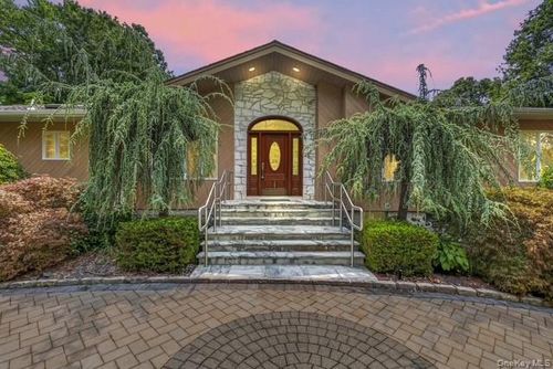 22 Penn Dr, Dix Hills, NY, 11746-8529 | Card Image