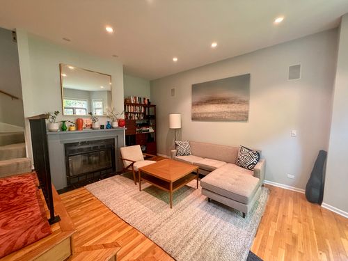 d-1241 W Fletcher St, Chicago, IL, 60657-3275 | Card Image