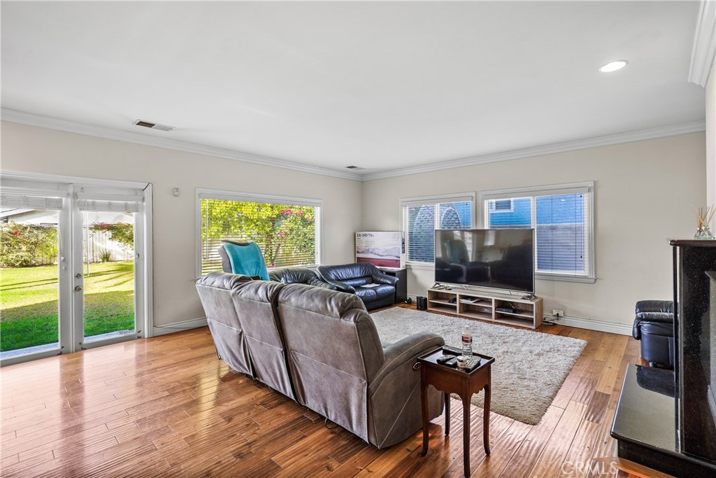 Residential Lease in Manhattan Beach 4