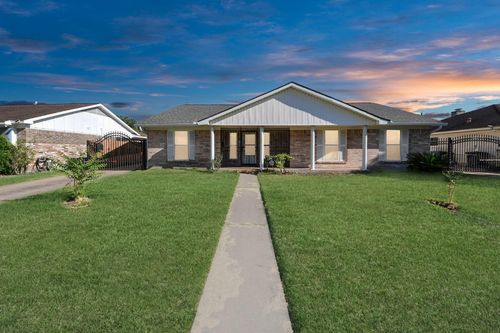 9222 Sharpview Dr, Houston, TX, 77036-5220 | Card Image