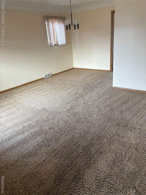 23020 Beverly St, Oak Park, MI, 48237-2444 | Card Image