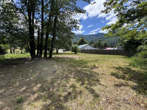 48471 Roaring Rapids Way, Oakridge, OR, 97463-9589 | Card Image