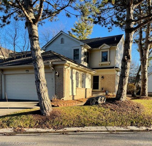 7632 Danbury Cir, West Bloomfield, MI, 48322-3569 | Card Image