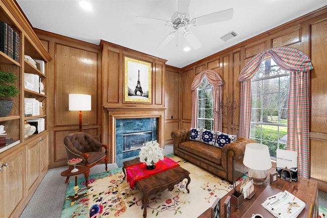 The study also serves as an elegant setting for business meetings and client consultations. | Image 42