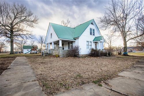 515 E Kansas Ave, Blue Mound, KS, 66010-9416 | Card Image