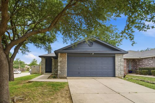 916 Savage Dr, Denton, TX, 76207-8127 | Card Image