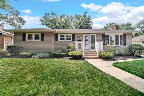 8228 Greenwood Ave, Munster, IN, 46321-1811 | Card Image