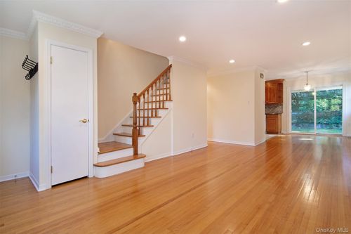 91 S Buckhout St, Irvington, NY, 10533-2213 | Card Image