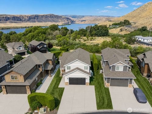 9434 Yakima Ln Nw, Quincy, WA, 98848-9143 | Card Image