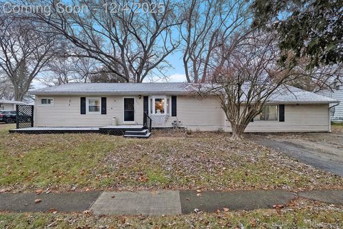 802 Richard St, Holly, MI, 48442-1285 | Card Image