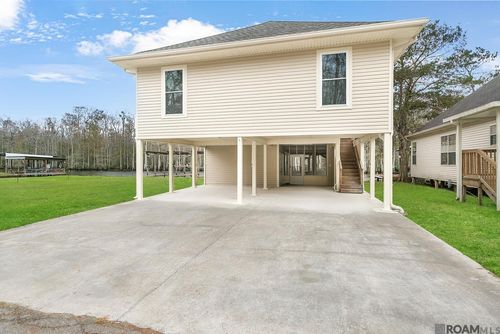 22962 Chene Blanc Ln, Maurepas, LA, 70449-3326 | Card Image