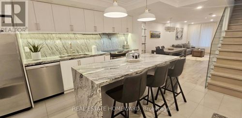 5-122 Glen Manor Dr, Toronto, ON, M4E2X6 | Card Image