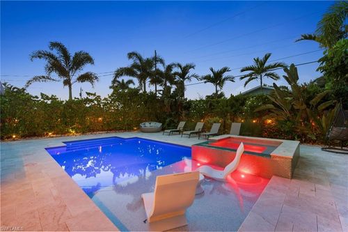 567 99th Ave, Naples, FL, 34108-2227 | Card Image