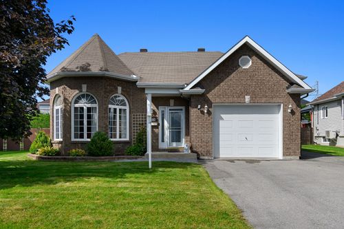 113 Rue Du Muscadet, House with 4 bedrooms, 2 bathrooms and null parking in Gatineau QC | Card Image