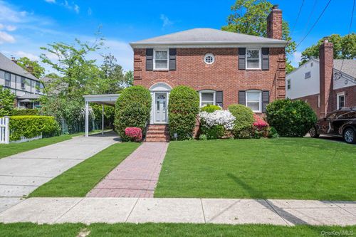 11 Garden Dr, Lynbrook, NY, 11563-2902 | Card Image