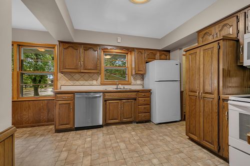 344 25th Ave N, Saint Cloud, MN, 56303-3733 | Card Image