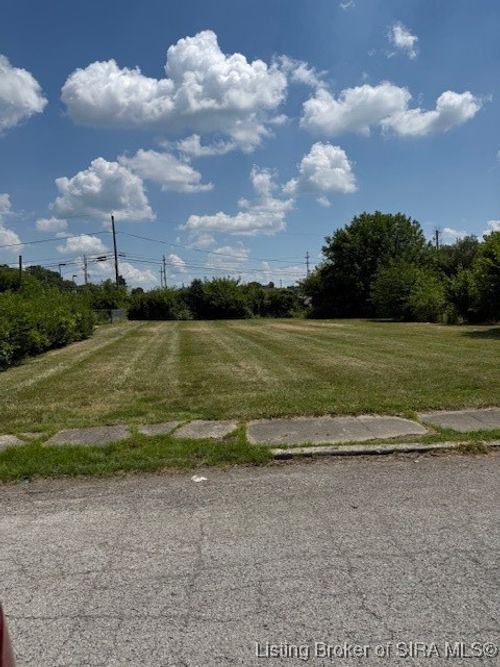 6 Valley View Ct, New Albany, IN, 47150-5067 | Card Image