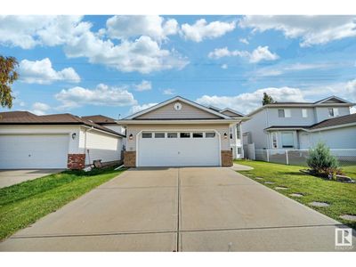 3923 28 St Nw, House other with 3 bedrooms, 3 bathrooms and null parking in Edmonton AB | Image 2