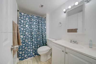 D206 - 498 Nw 165th St Rd, Condo with 2 bedrooms, 2 bathrooms and null parking in Miami FL | Image 3