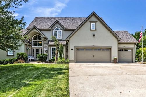 12810 Oakmont Dr, Platte City, MO, 64079-7207 | Card Image