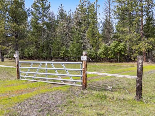 522 Jackadel Ln, Cave Junction, OR, 97523-9629 | Card Image