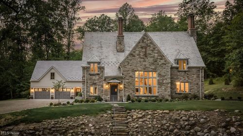 8061 Chagrin Rd, Chagrin Falls, OH, 44023-2169 | Card Image