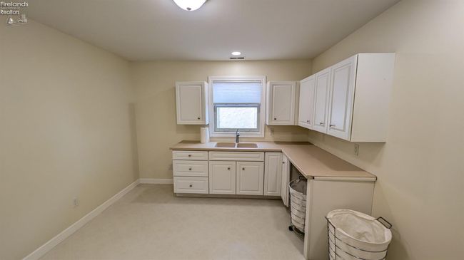 4376 E Cliff Rd, House other with 3 bedrooms, 3 bathrooms and 3 parking in Port Clinton OH | Image 27