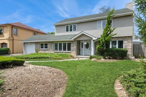 1554 Hewlett Heath Rd, Hewlett, NY, 11557-1703 | Card Image