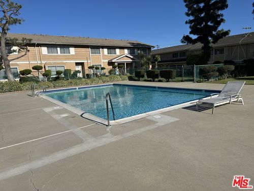305-3500 W Manchester Blvd, Inglewood, CA, 90305-4305 | Card Image