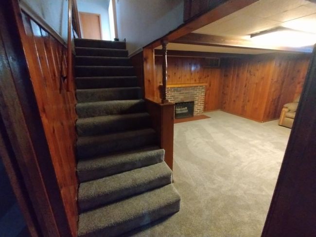 Stairway to Lower level | Image 17