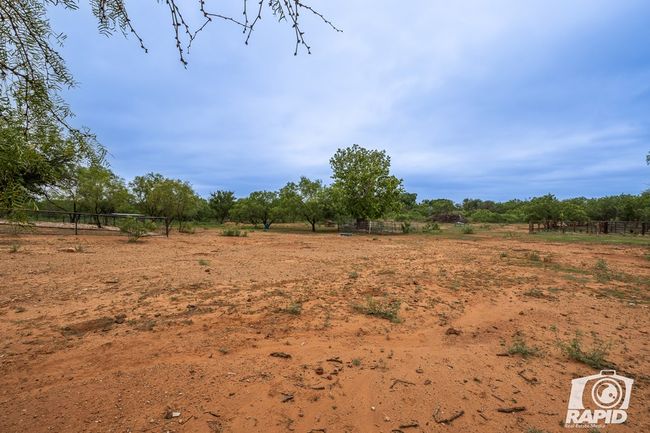 715 E Main St, House other with 3 bedrooms, 2 bathrooms and 2 parking in Bronte TX | Image 37