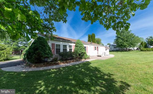 201 Village Way, ROYERSFORD, PA, 19468-3417 | Card Image