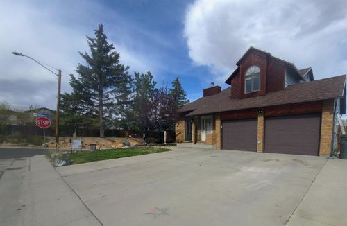 1717 Overland Dr, Rock Springs, WY, 82901-4206 | Card Image