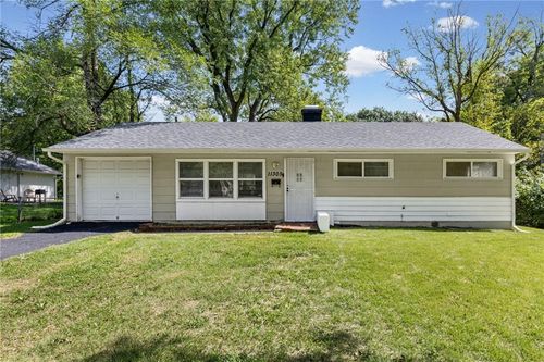 11305 Crystal Ave, Kansas City, MO, 64134-3352 | Card Image
