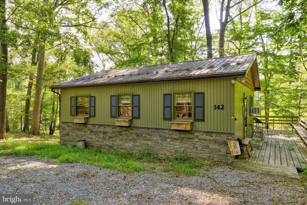 Redbud Ln, Hedgesville, WV 25427