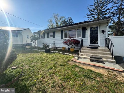 4 Rocky Brook Ct, Hightstown, NJ, 08520-4123 | Card Image