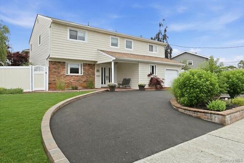 2461 Riviera Ln, Bellmore, NY, 11710-5127 | Card Image