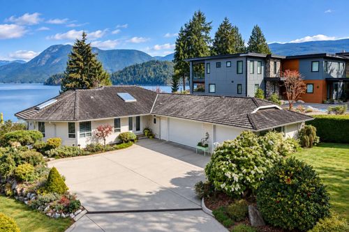 6484 Gale Ave N, Sechelt, BC, V7Z0L1 | Card Image