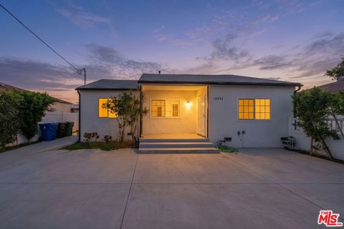 10554 Lanark St, Sun Valley, CA, 91352 | Card Image