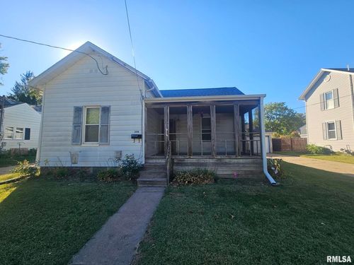 208 Fletcher Ave, Muscatine, IA, 52761-2041 | Card Image